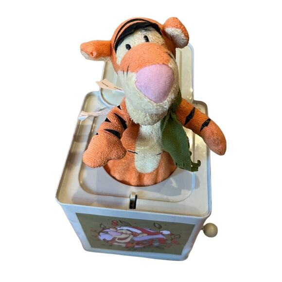 Rare 2010 Gemmy Disney Winnie the Pooh Tigger Jack in the Box Christmas - Picture 2 of 14